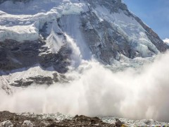 8000米高峰雪崩 10人登山队失联 目前情况如何？