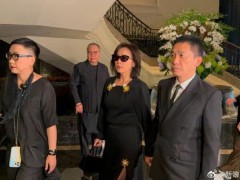 众星现身施南生追思会，林青霞戴上墨镜全黑造型现身！